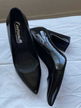 L'INTERVALLE Black Patent Pointed Toe Block Heel Pumps